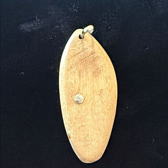 Vintage Dag Spain enamel praying Madonna on wood pendant - Picture 2 of 2